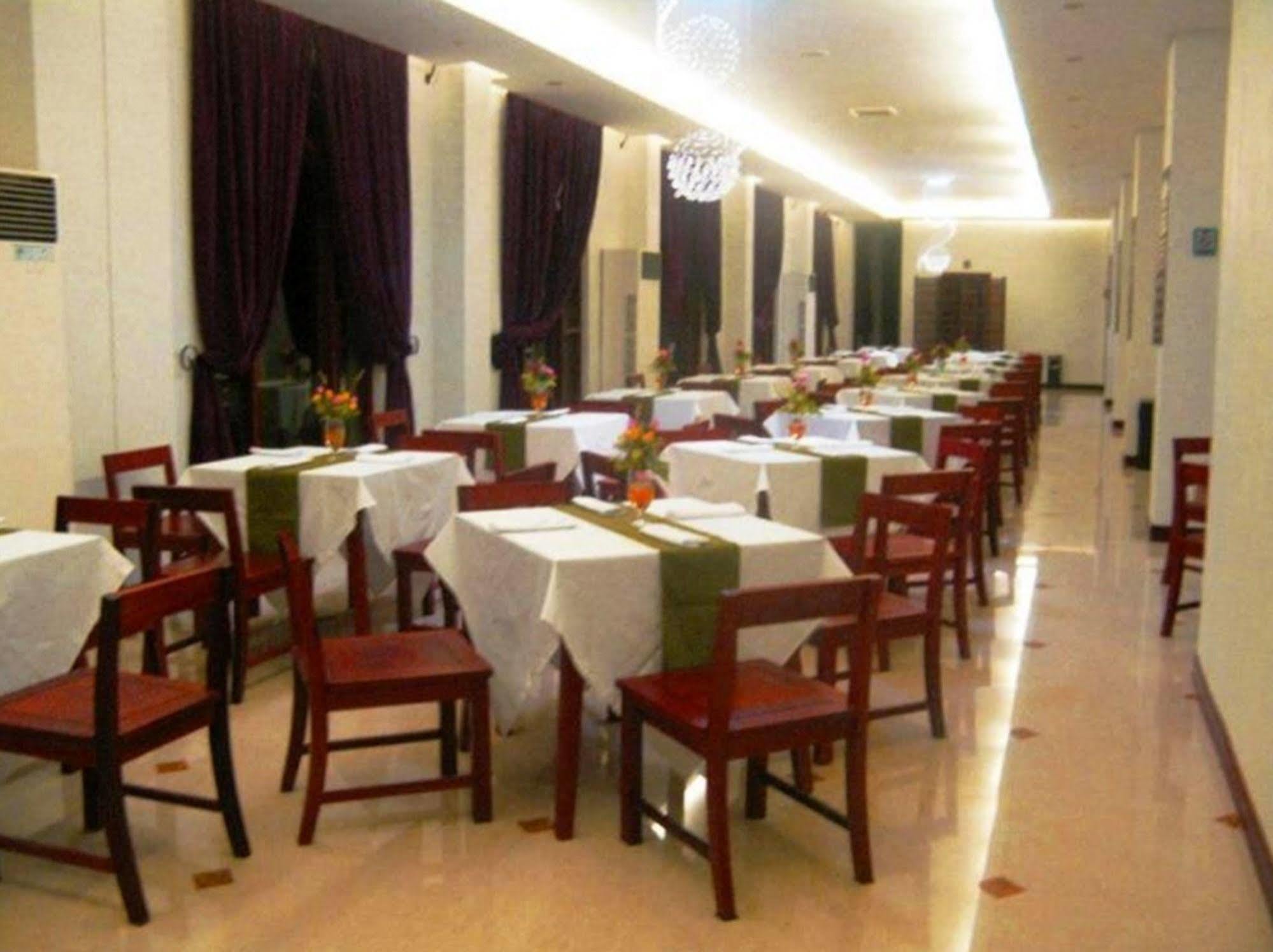 Phonethip Plaza Hotel Vientiane Bagian luar foto
