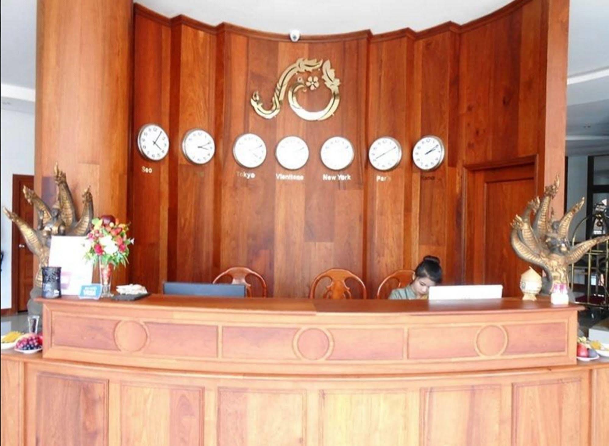 Phonethip Plaza Hotel Vientiane Bagian luar foto