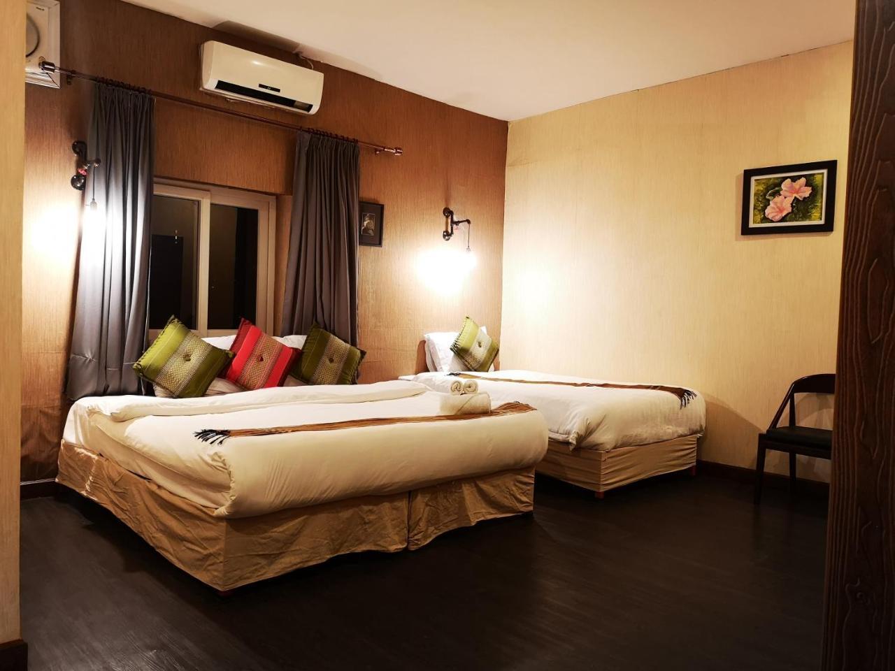 Phonethip Plaza Hotel Vientiane Bagian luar foto