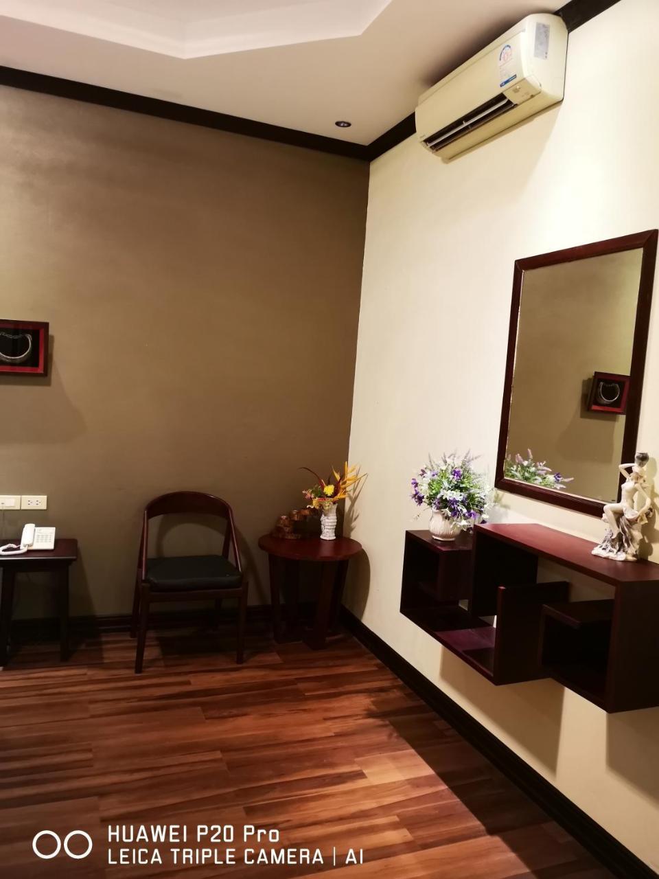 Phonethip Plaza Hotel Vientiane Bagian luar foto